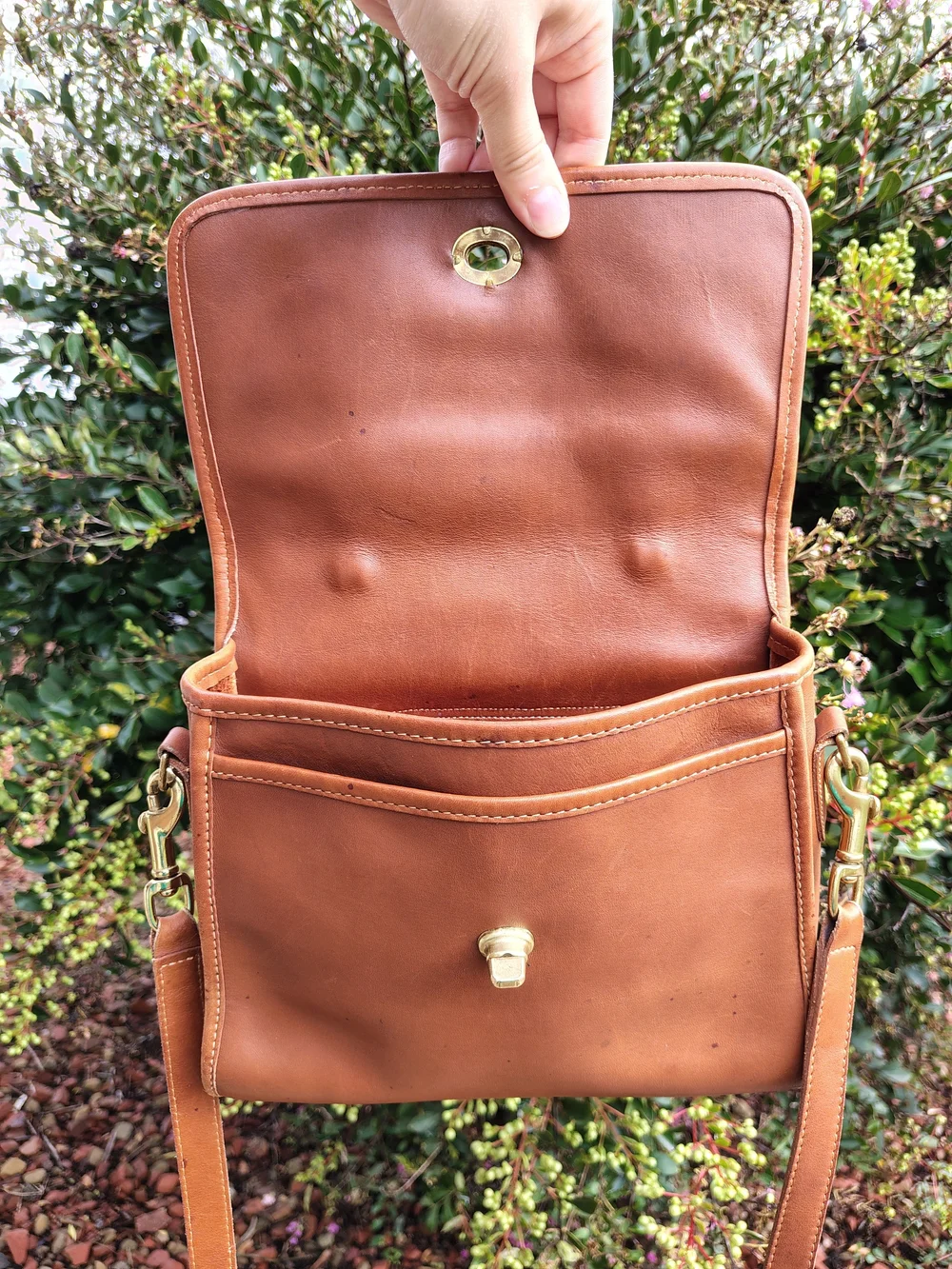 (Pre-1994) Vintage USA Coach Court Bag 9870 British Tan Leather Crossbody